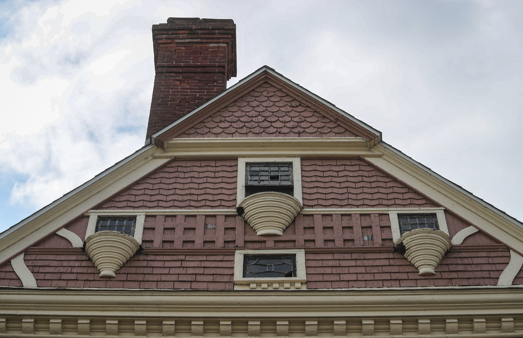 050118-qct-fea-house-016